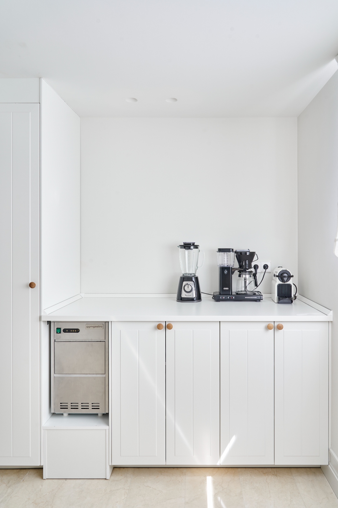 Kitchen at Terraza Del Sol — Moccamaster, blender, Nespresso and ice machine