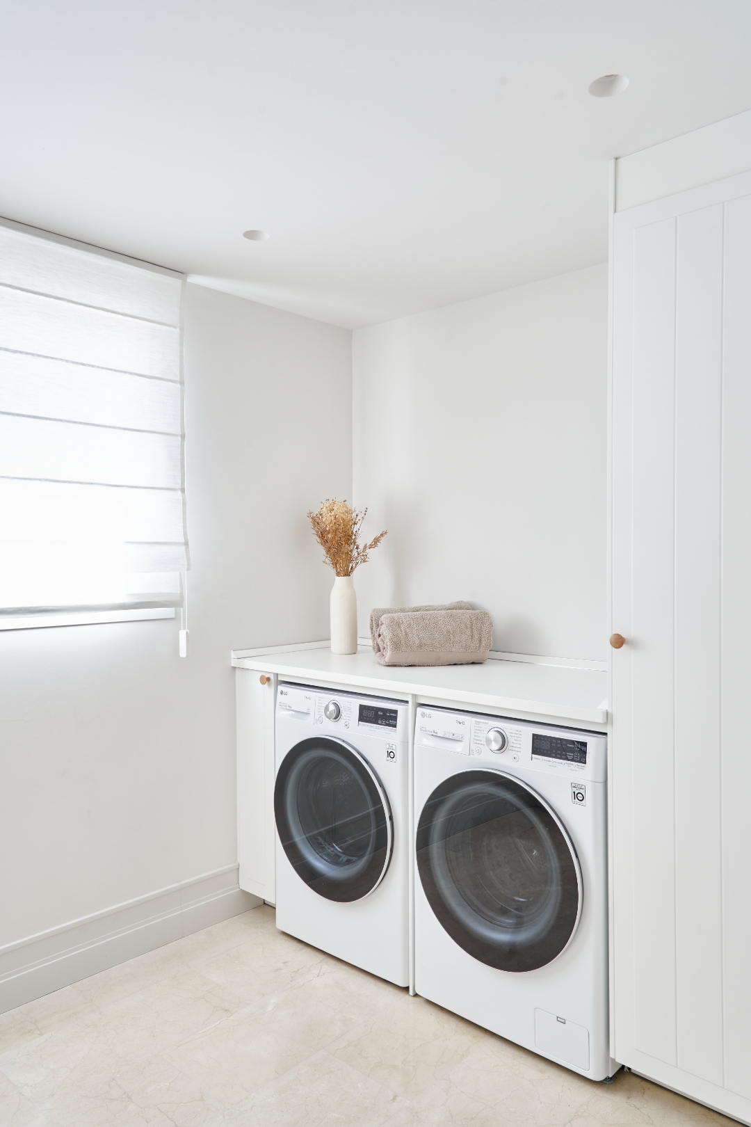 Laundry room at Terraza Del Sol — LG washer and dryer, marble surfaces