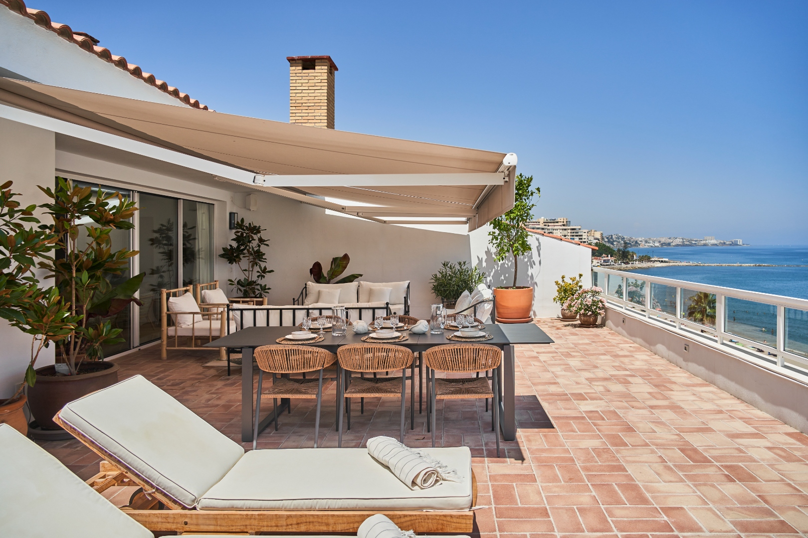 Terraza Del Sol terrace full overview — awning, dining, sun loungers, Fuengirola coast